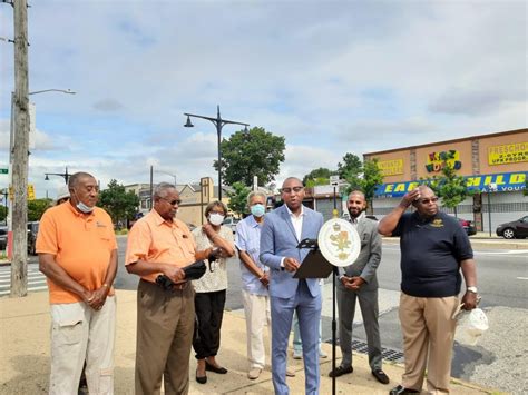 Queens Borough President Donovan Richards Unveils New Street Lighting