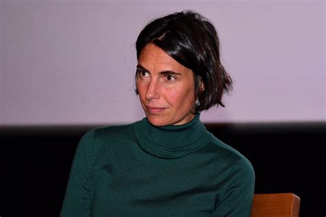 Photo Alessandra Sublet Prend La Parole Autour De La Table Ronde