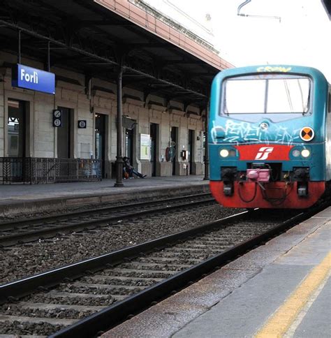 Allarme A Grosseto Un Uomo Investito Dal Treno Forti Ritardi Sulla