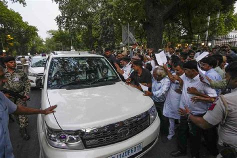 Ashok Gehlot Rajasthan Cm Ashok Gehlots Vehicle Surrounded Outside