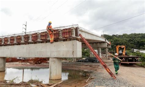 Fotos Ponte Sobre O Rio Cachoeira Avan A E Estrutura Come A A Tomar