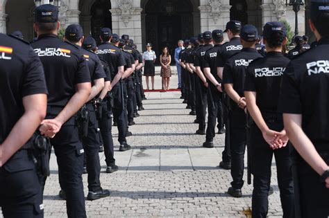 A Coruña Incorpora A 16 De Los 92 Agentes De Policía Nacional En