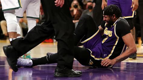 Anthony Davis Suffered A Nasty Ankle Injury