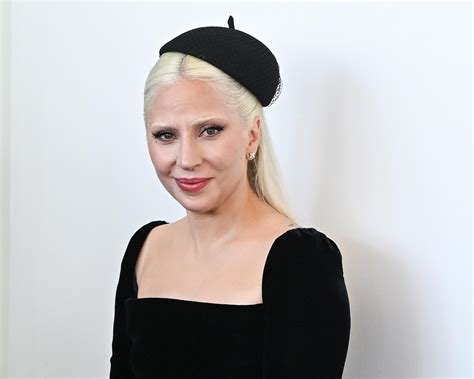 Lady Gaga wydaje „Disease”, pierwszy singiel z jej nadchodzącego albumu