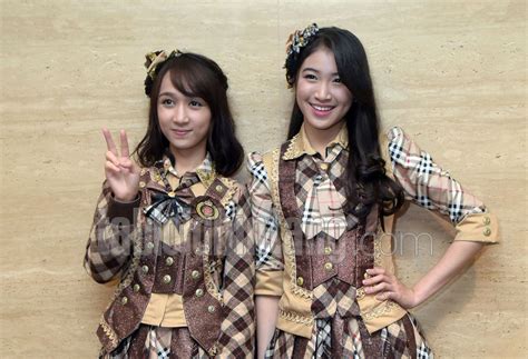 Member JKT48: Achan dan Shanju, Siapa yang Senyumnya Lebih Imut? - Tabloidbintang.com