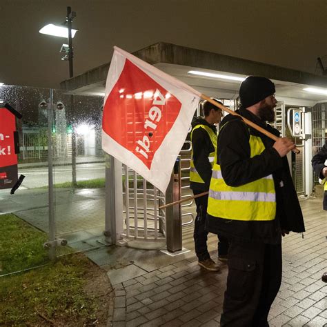 Hunderte Lufthansa Flüge fallen wegen Warnstreiks aus Aachener Zeitung