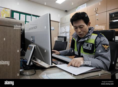 Policeman Korean Hi Res Stock Photography And Images Alamy