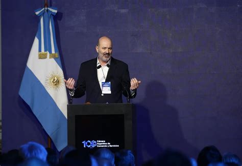 Sturzenegger avanza con la desregulación del Estado y la reglamentación