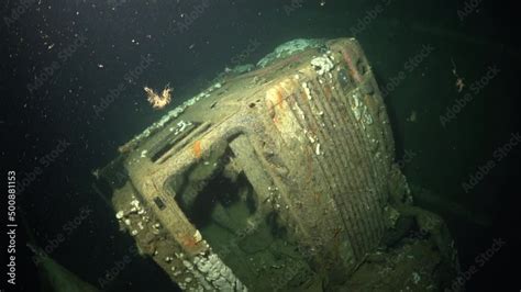 Vidéo Stock Scuba Divers Swims On The Shipwreck Swedish Ferry Ms