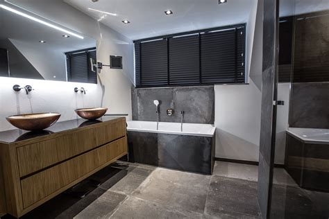 Natuursteentotaalbv Moderne Badkamer Met Eiken Meubel Keramische