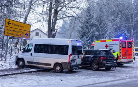 Unfall PKW Mit Sommerreifen Unterwegs Fotos Bilder Bildergalerien