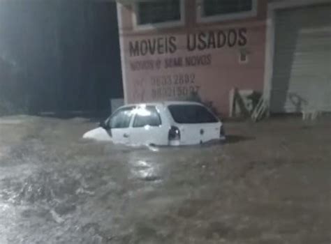 Fam Lias Ficam Desabrigadas Ap S Forte Chuva Em S O Jo O Onda Po Os