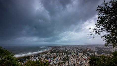 WATCH India’s most powerful CYCLONE in two decades batter its coast — RT World News