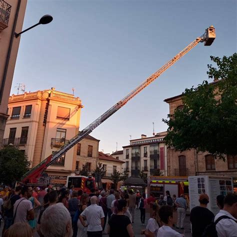 Falsa Alarma En La Plaza Del Corrillo Tras Un Aviso De Humo En Uno De