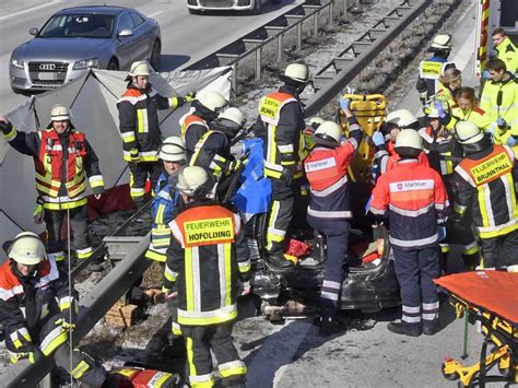 Bilder Vom Schweren Unfall Auf Der A Bei Brunnthal Autofahrer