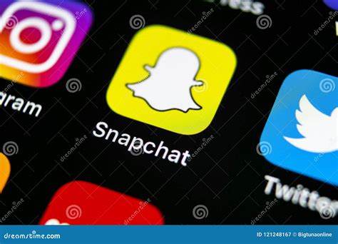 Icono Del Uso De Snapchat En El Primer De La Pantalla Del Smartphone