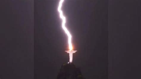 Foto Haboh Patung Yesus Kristus Di Rio De Janeiro Brazil Disambar