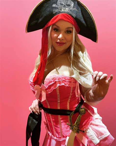 TW Pornstars - 2 pic. 👑MsCaitlynBrooks 👑. Twitter. Swashbuckling Barbie