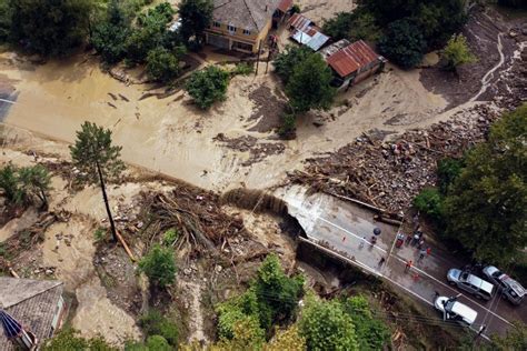 Zahl Der Toten Bei Berschwemmungen In Der T Rkei Steigt Auf Mehr Als