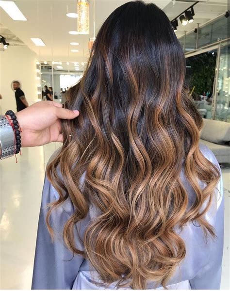 Illuminated Brunette Tout Savoir De Cette Technique De Balayage Ultra