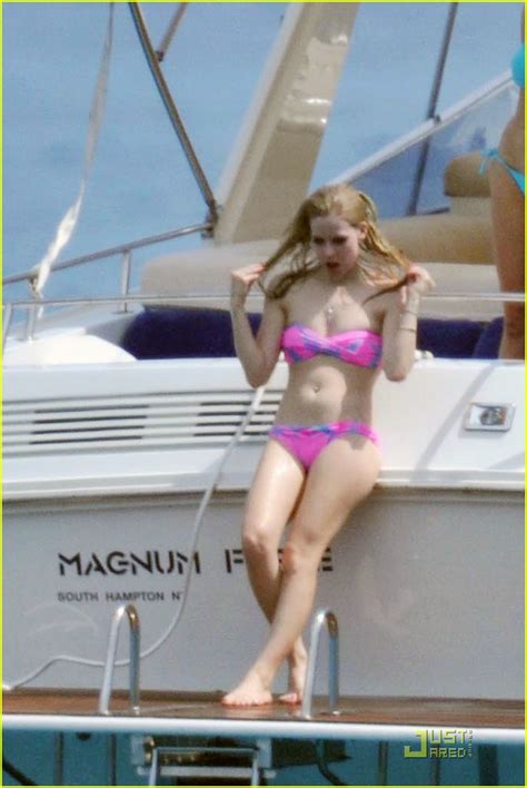 Avril Lavigne Bikini Boat Babe Photo Avril Lavigne Bikini