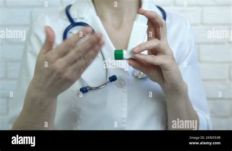 Inhaler use Stock Videos & Footage - HD and 4K Video Clips - Alamy