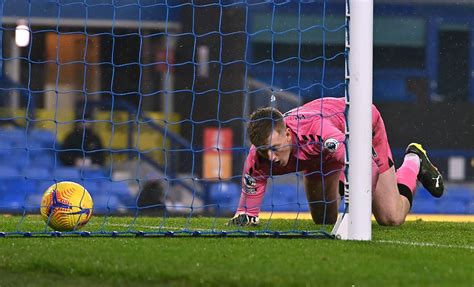 Carlo Ancelotti Refuses To Blame Jordan Pickford After Mistake Hands