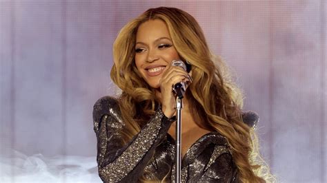 Beyoncé Unboxes New Perfume CÉ Noir Video