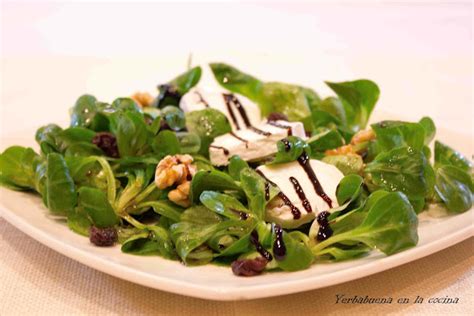 Ensalada De Can Nigos Queso De Cabra Y Nueces Yerbabuena En La Cocina