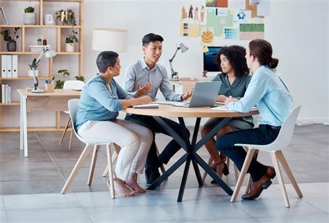 Reunião De Trabalho Em Equipe E Estratégia Com Uma Equipe De