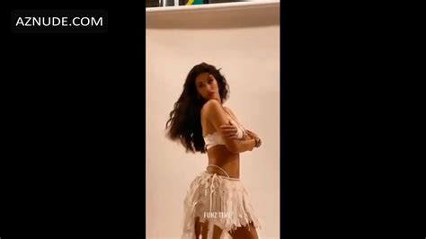 Disha Patani Hottest Cleavage Aznude