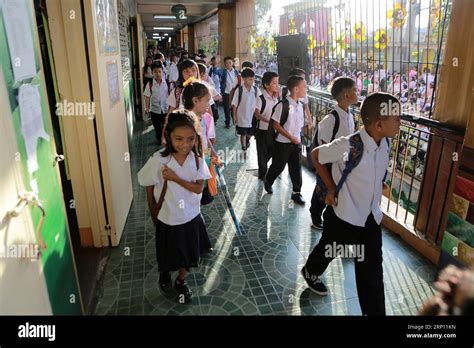 180604 Quezon City June 4 2018 Students Line Up As They Walk