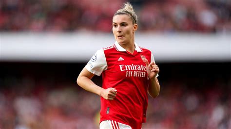 Steph Catley signs new Arsenal deal