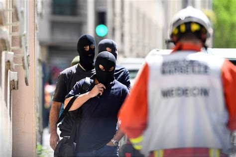 Deux Hommes Arrêtés Soupçonnés De Vouloir Commettre Un Attentat