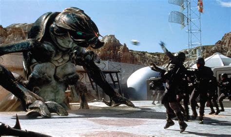 Starship Troopers Remake: Paul Verhoeven Slams as Fascist, Trump Update ...