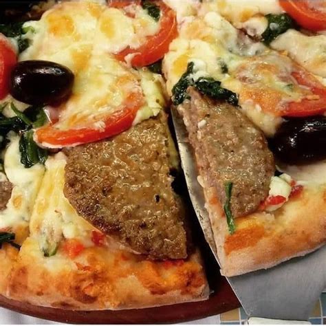 Aprenda A Fazer Uma Deliciosa Pizza De Hambúrguer Plena Mulher