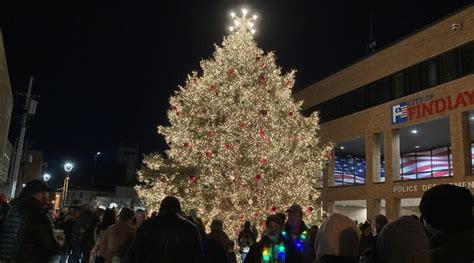 Findlays Christmas Tree Lights Up Wfin Local News