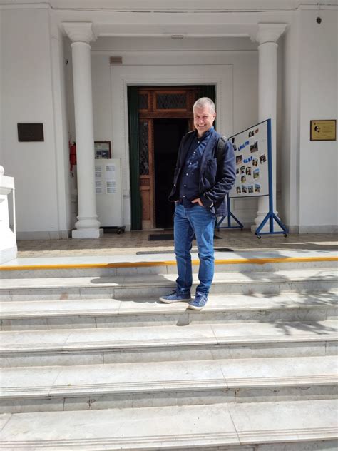 Un escritor francés se encuentra con alumnos de los colegios franceses