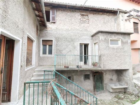 Vendita Rustico in via Oldesio Tignale Da ristrutturare 150 m² rif