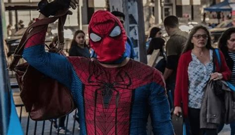 Instagram Joven Se Disfraza Del Spider Man De Tom Holland Y Detiene A