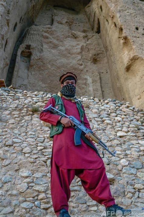 20年前に破壊した大仏跡地を警備するタリバン 写真10枚 国際ニュース：afpbb News