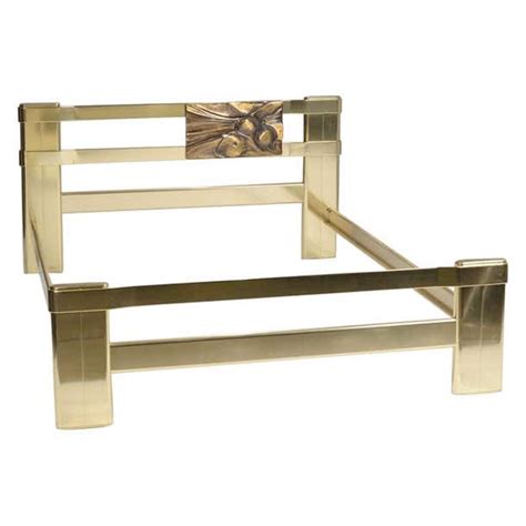 American 1978 Brass Queen Bedframe At 1stdibs Queen Size Brass Bed Frame