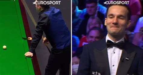 Snooker Star Offers Cue To Referee After Running Out Of Position At Uk