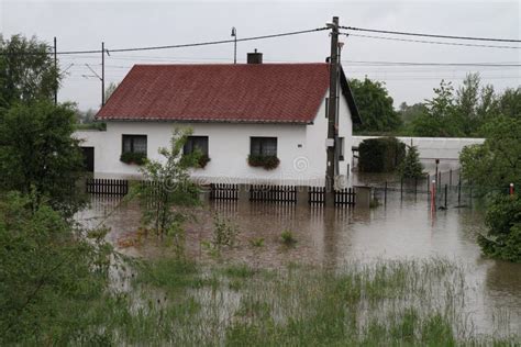 Casa Inundada Foto De Stock Imagem De Risco Sinal Czeche 14342468