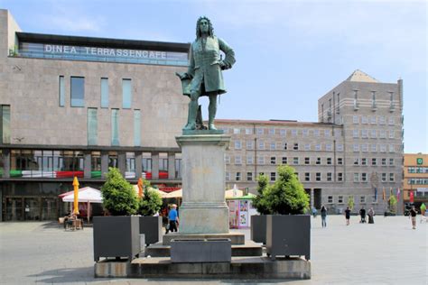 Denkmal F R Georg Friedrich H Ndel In Halle Saale H Ndeldenkmal