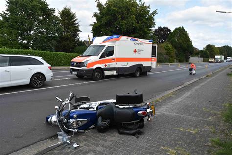 Auto Bersehen J Hriger Motorradfahrer Bei Unfall In Salzbergen