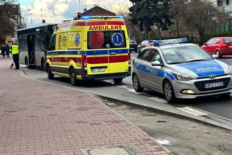 Wypadek w Pruszkowie Autobus przejechał kobiecie po stopie