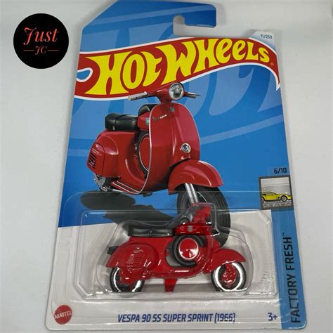 MERAH Hotwheels Hot Wheels Vespa SS Super Sprint Red Red Mattel Toy Motorcycle Toy