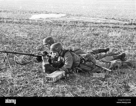 German Paratroopers 1939 1945 Hi Res Stock Photography And Images Alamy