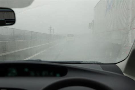 解答｜雨の日に高速道路を走っています｜危険予知｜jaf Mate Online